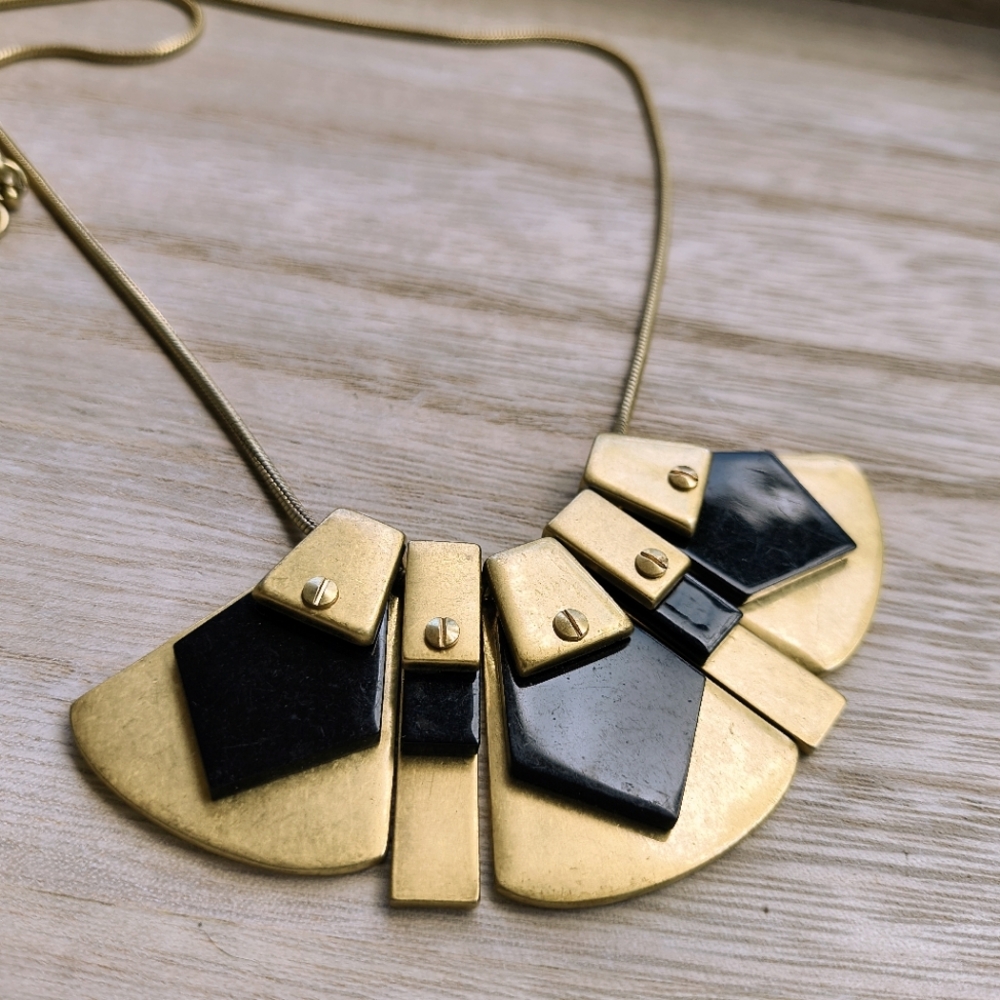 This Madewell necklace has a bold, geometric design with a striking mix of black